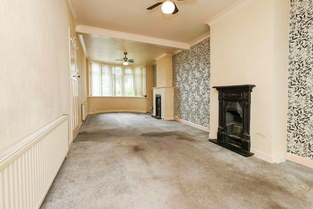 Property photo 2 of 17 Photo
