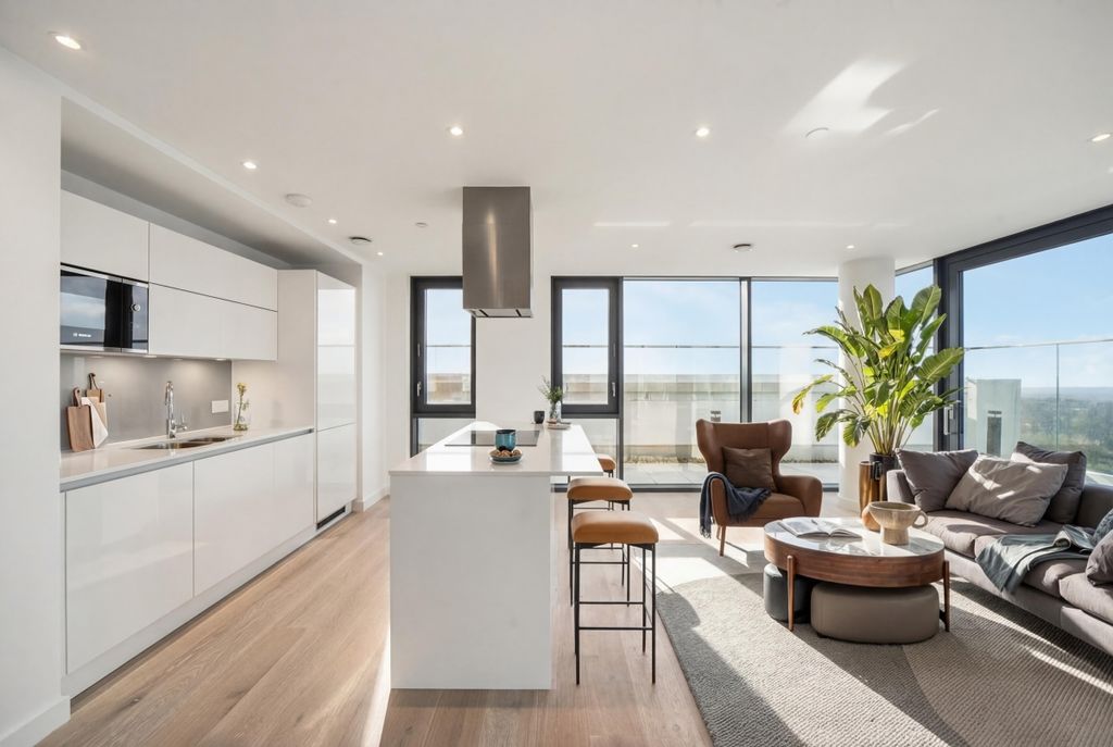 Property photo 3 of 14 1