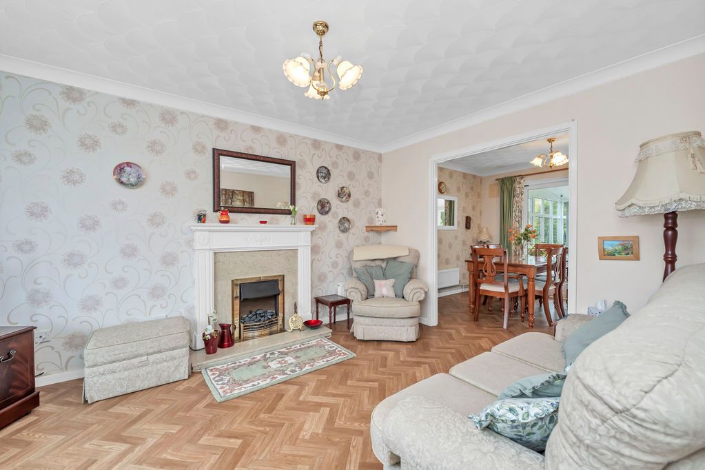 Property photo 2 of 18 Sitting Room