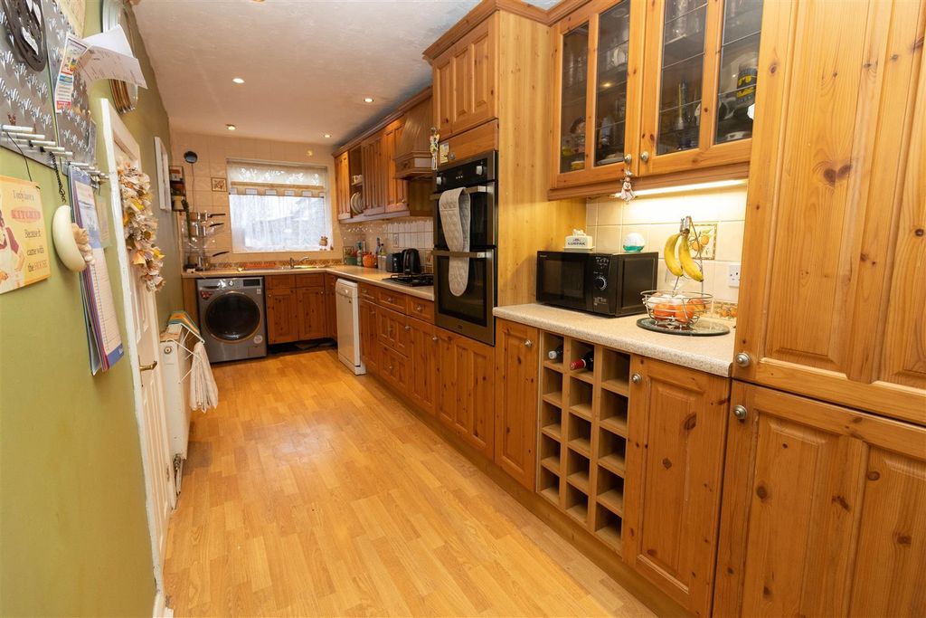 Property photo 3 of 15 Kitchen
