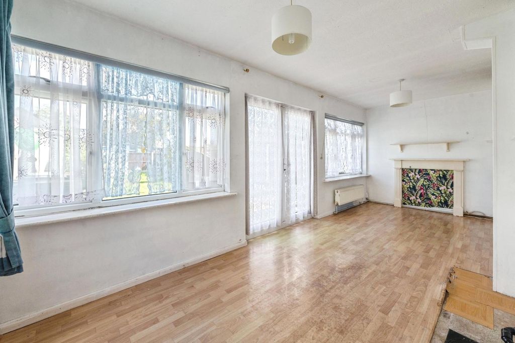 Property photo 3 of 22 Pbox-Img.Jpg