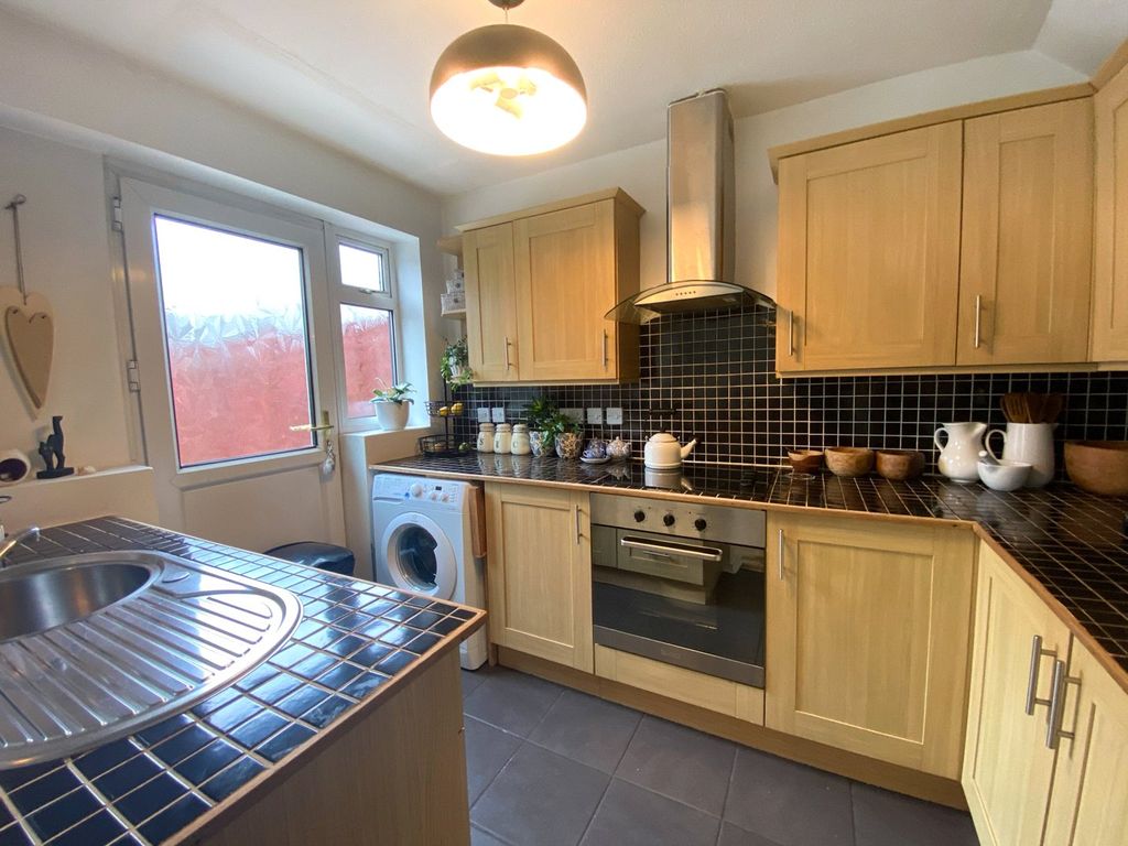 Property photo 3 of 13 Kitchen