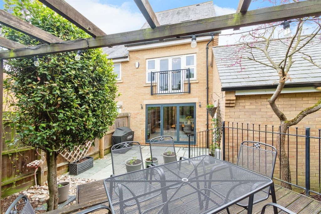 Property photo 2 of 16