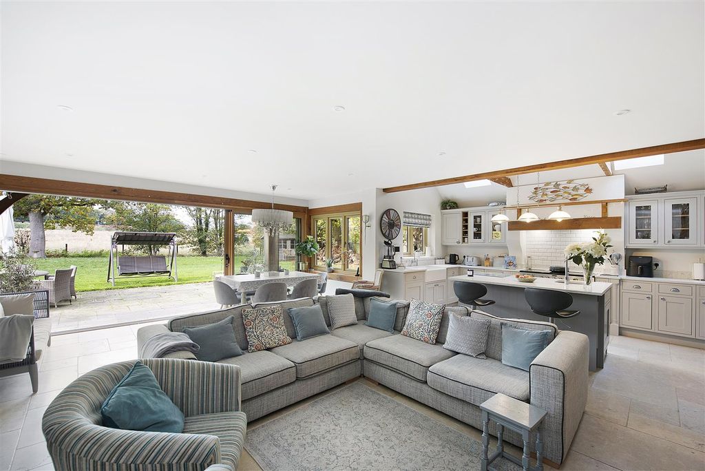 Property photo 2 of 43 Lime Tree Barn Ph14.Jpg