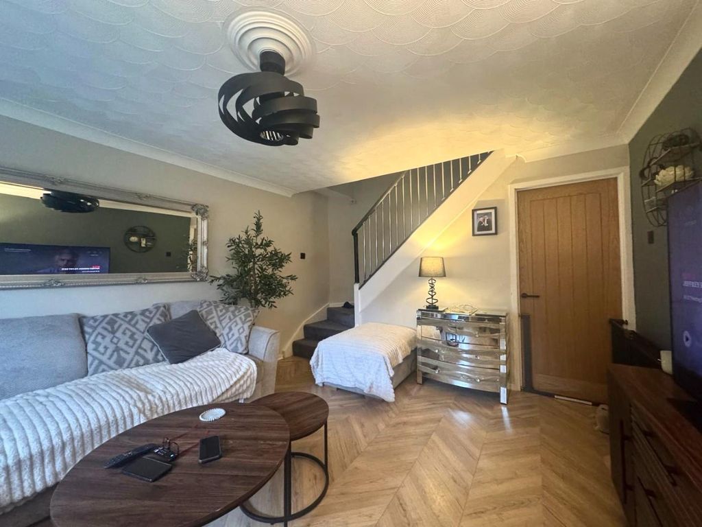 Property photo 3 of 10 Dd72A2Ec-5Fc1-47Ad-B6F4-B8Bad8d4719c.Jpeg