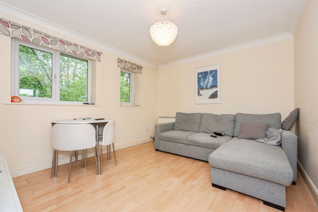 Property photo 3 of 9