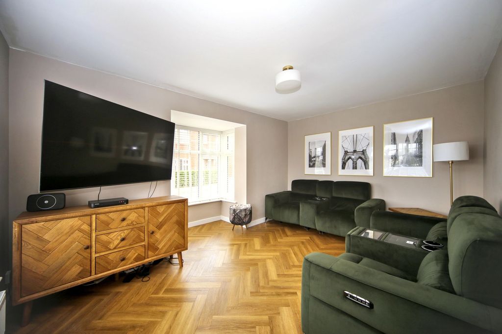 Property photo 3 of 27