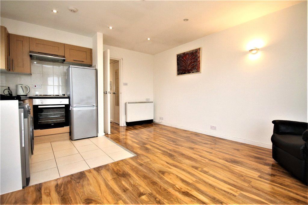 Property photo 3 of 10 Kitchen