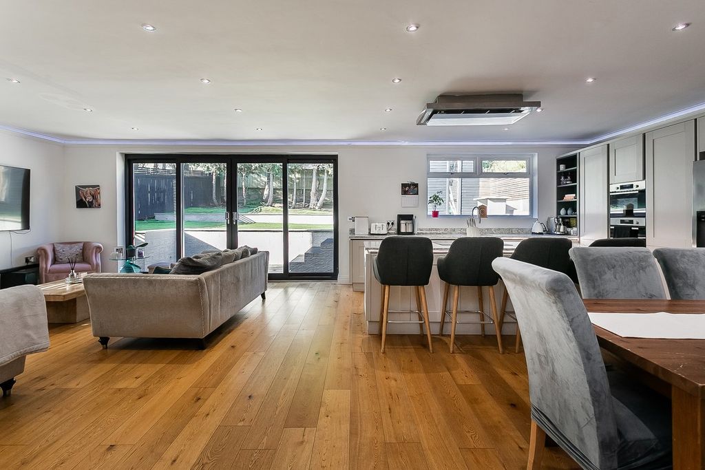 Property photo 2 of 34