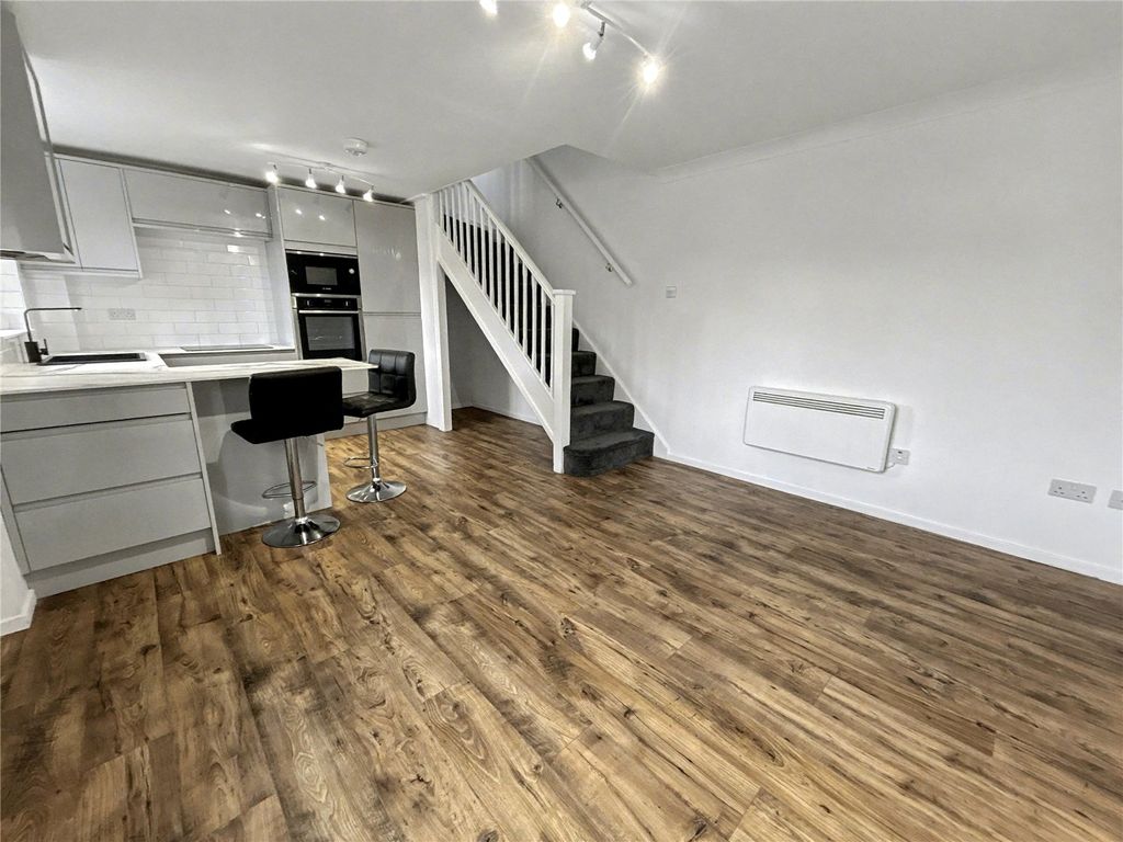 Property photo 3 of 11 Picture No. 01