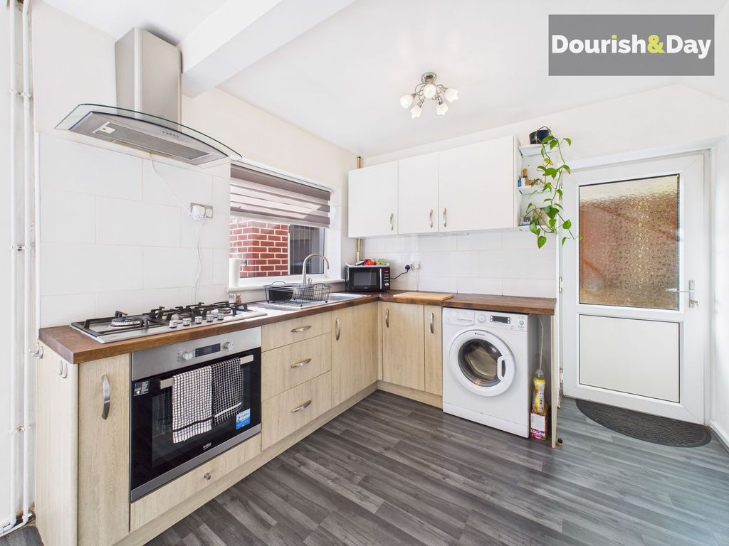 Property photo 3 of 14 Kitchen