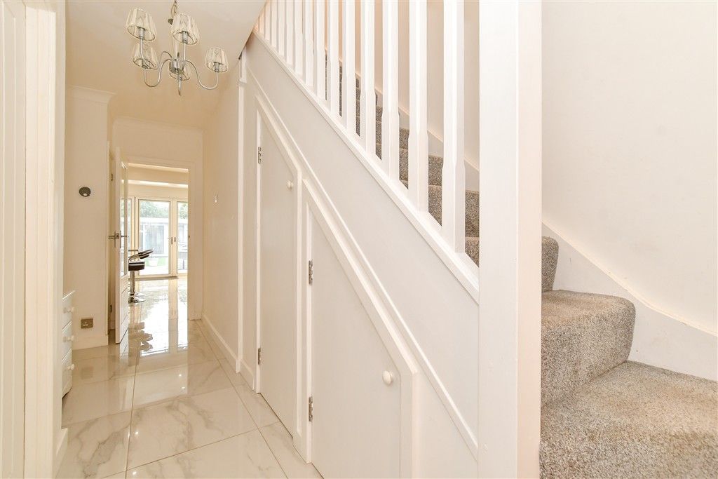 Property photo 2 of 18 Hallway