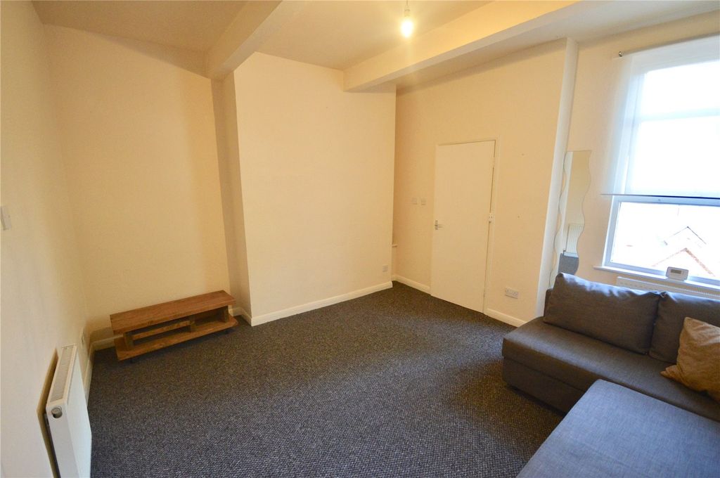 Property photo 2 of 7 Picture No. 11