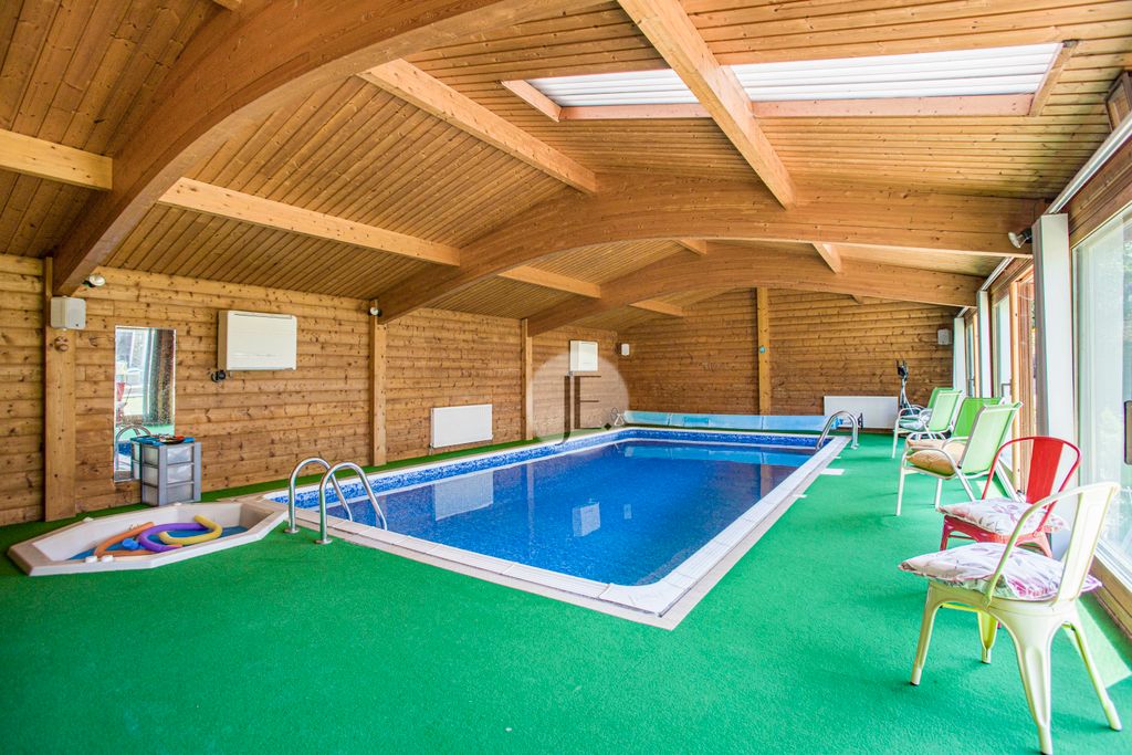 Property photo 2 of 22