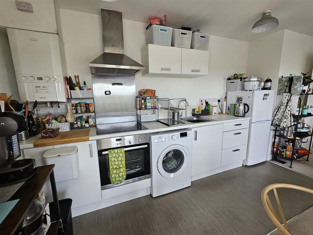 Property photo 3 of 9 Kitchen Area