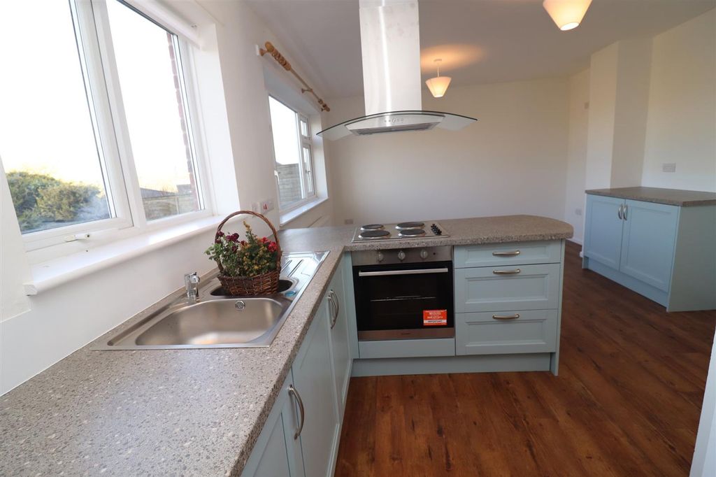 Property photo 3 of 16 Kitchen/Dining Room