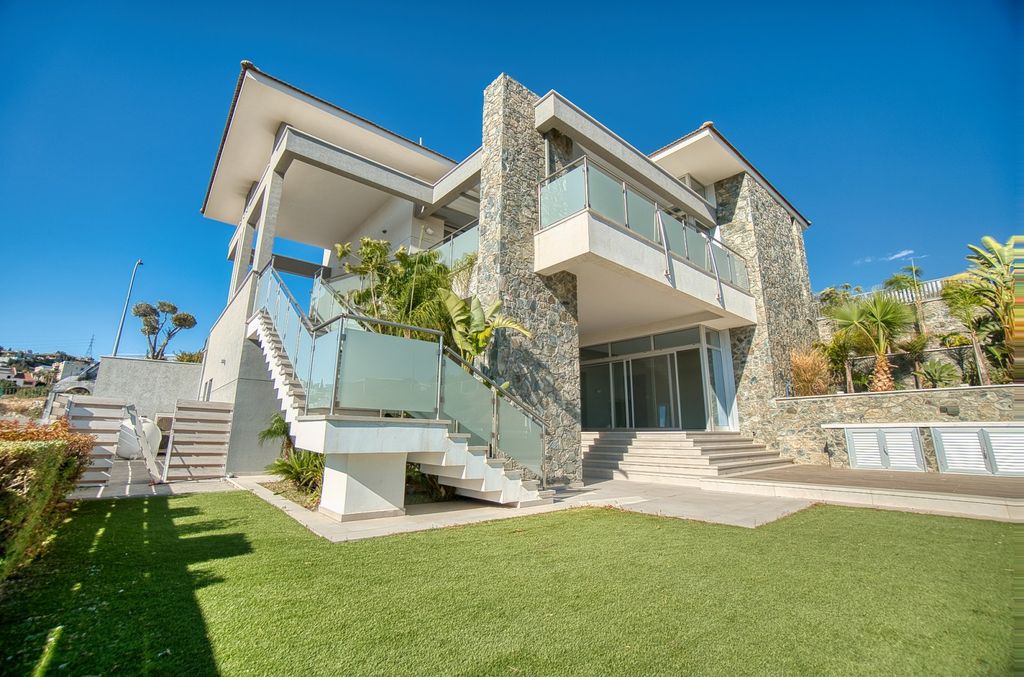 Property photo 1 of 34