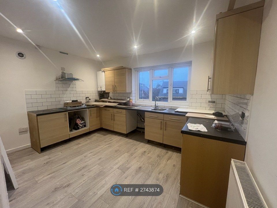 Property photo 1 of 6 Kitchen