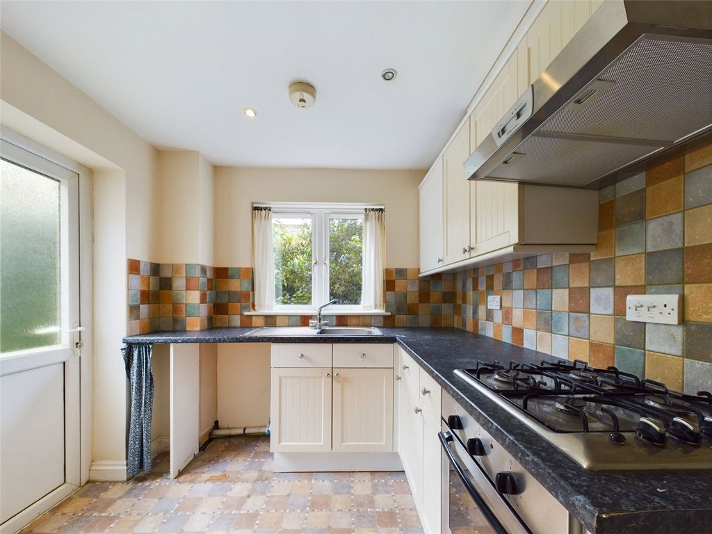 Property photo 3 of 8 Kitchen