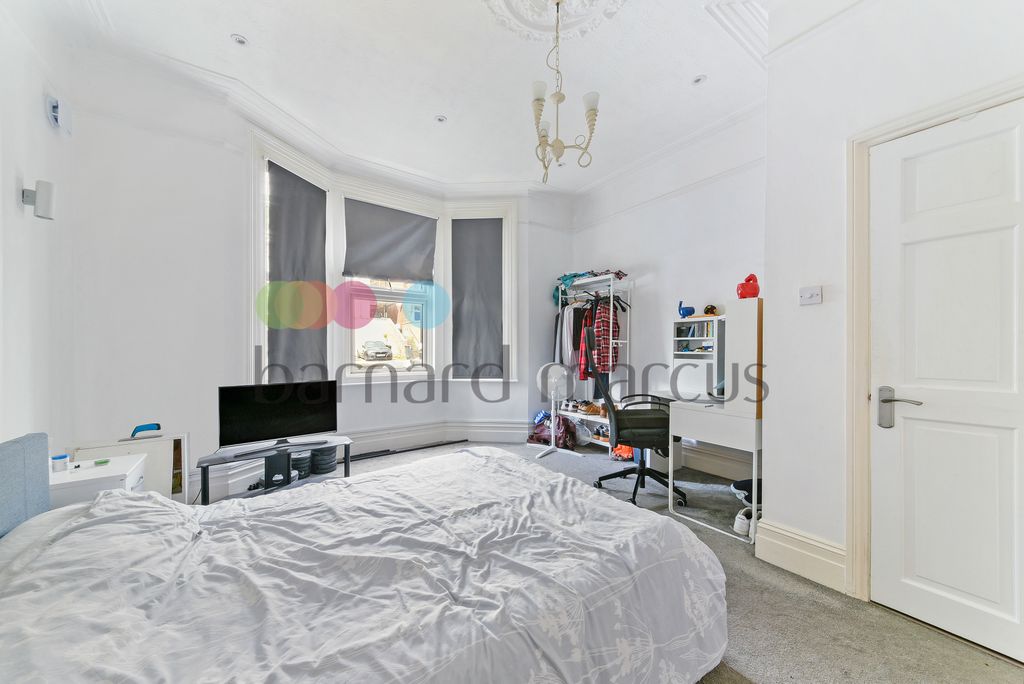 Property photo 2 of 8 Master Bedroom