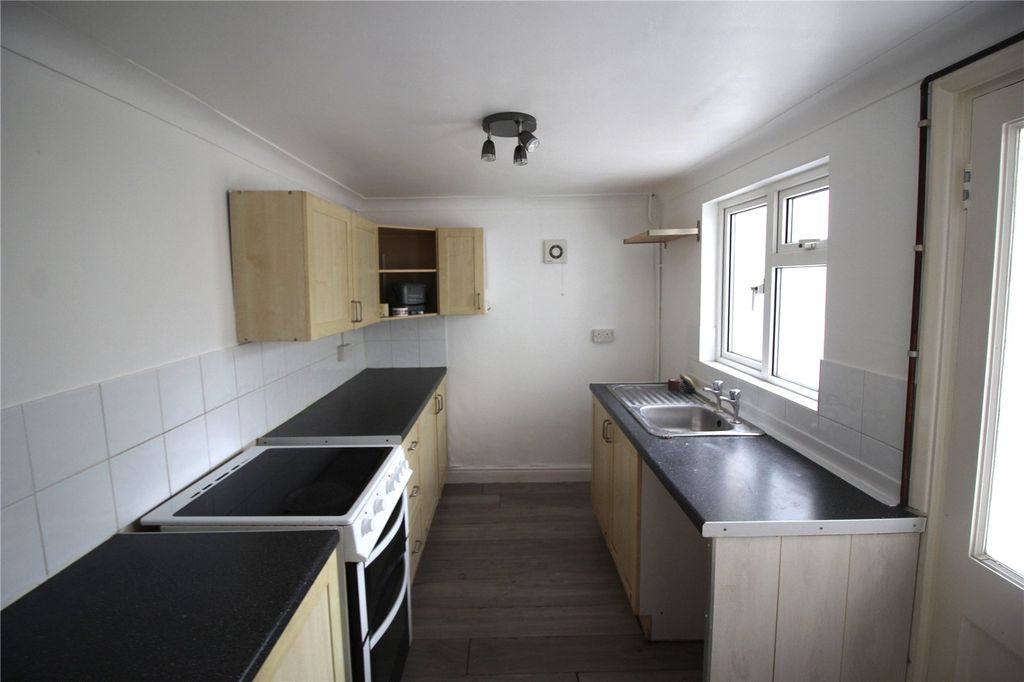 Property photo 2 of 11 Picture No. 28