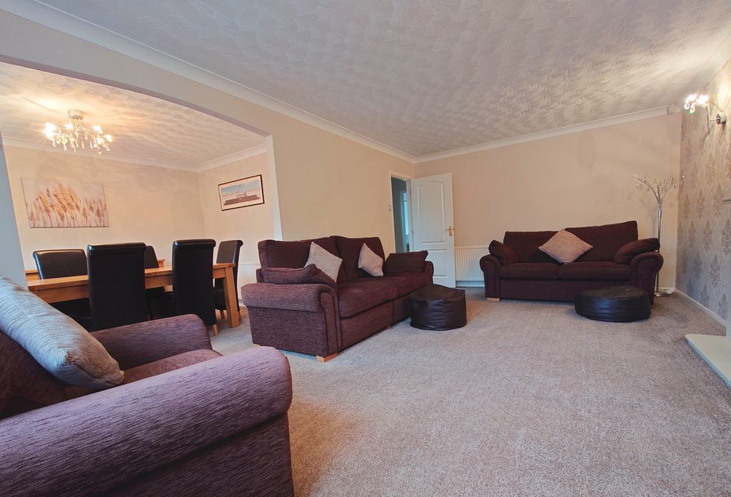 Property photo 2 of 27