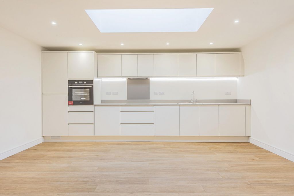 Property photo 2 of 4 Kitchen