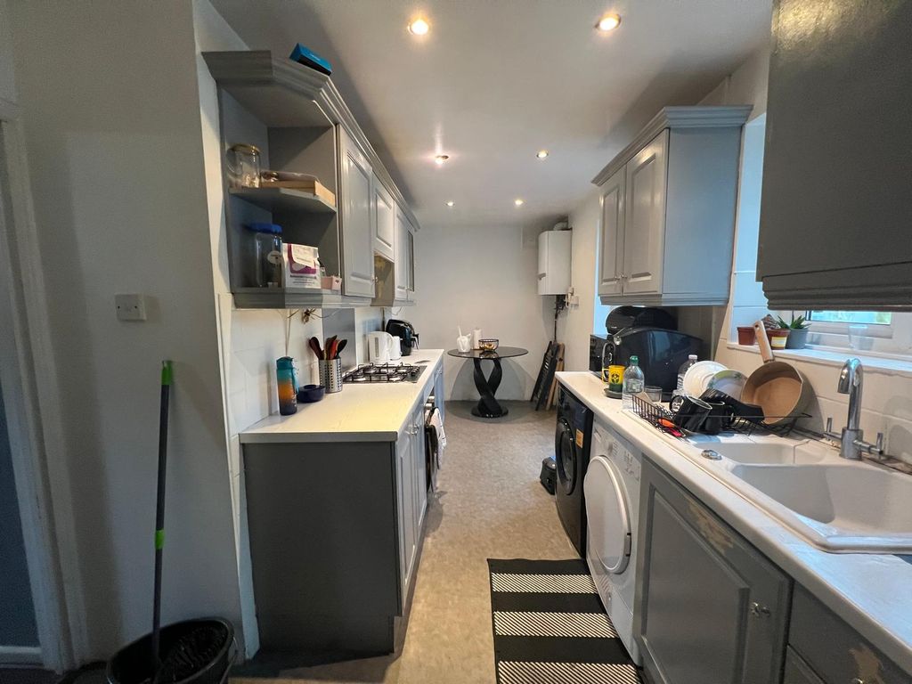 Property photo 3 of 11 Gallery