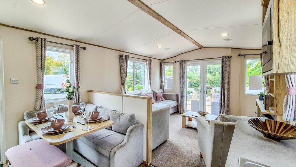 Property photo 2 of 19 Untitled 6