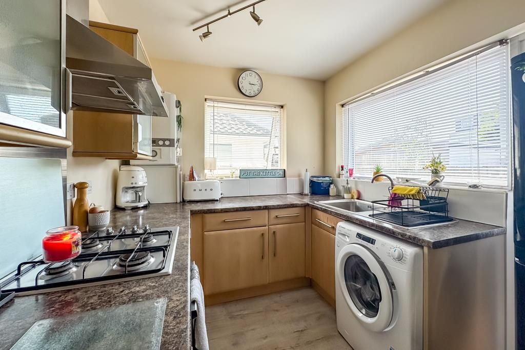 Property photo 3 of 10 Kitchen