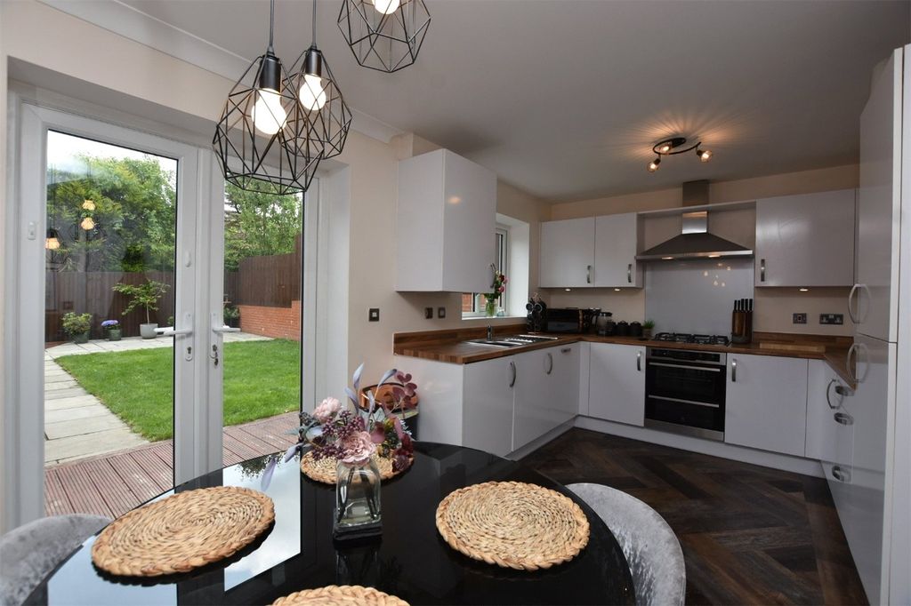 Property photo 3 of 14 Kitchen Diner