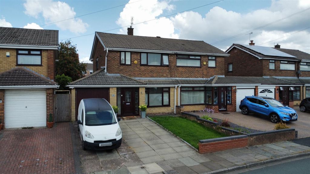 Property photo 1 of 25 Barwell Avenue For Sale