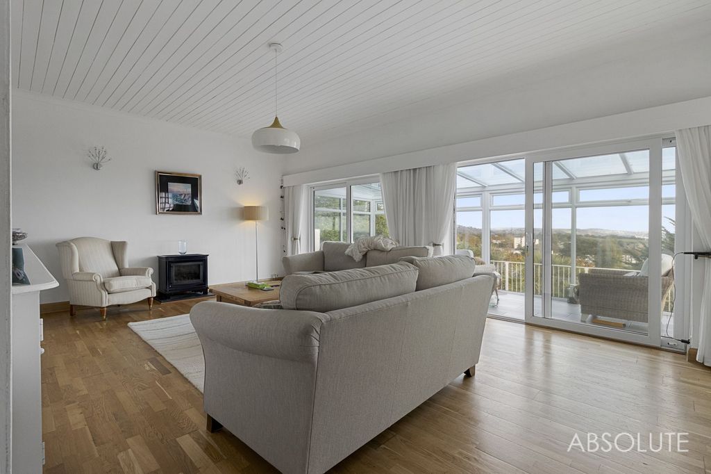 Property photo 2 of 25