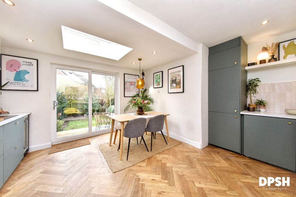 Property photo 2 of 25