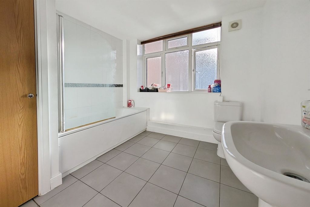 Property photo 2 of 7 (Main)