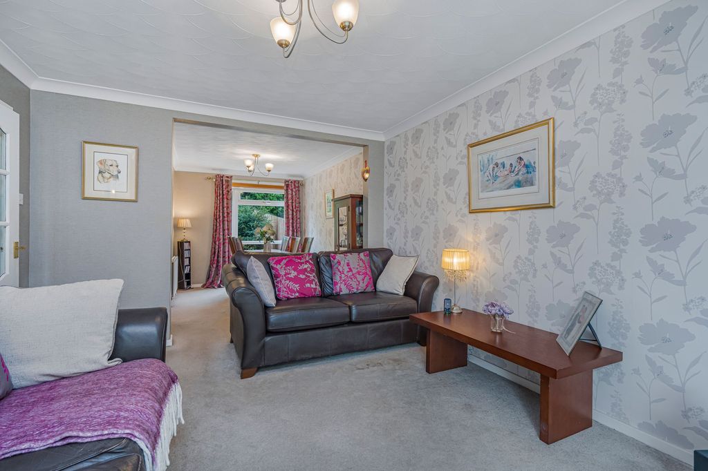 Property photo 3 of 34