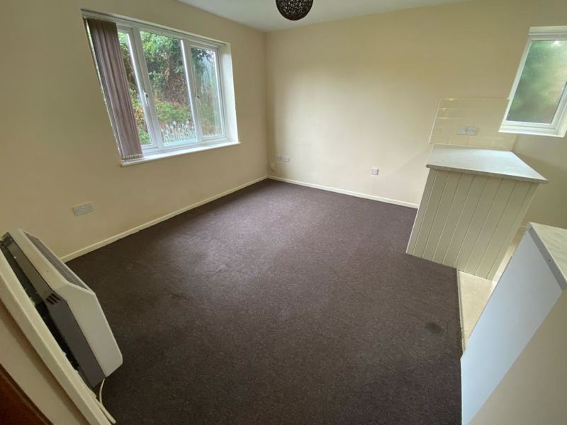 Property photo 2 of 9 Photo 3