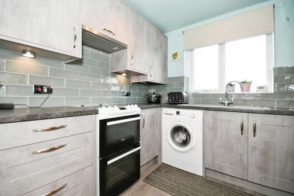 Property photo 3 of 18 Kitchen 02.Jpg