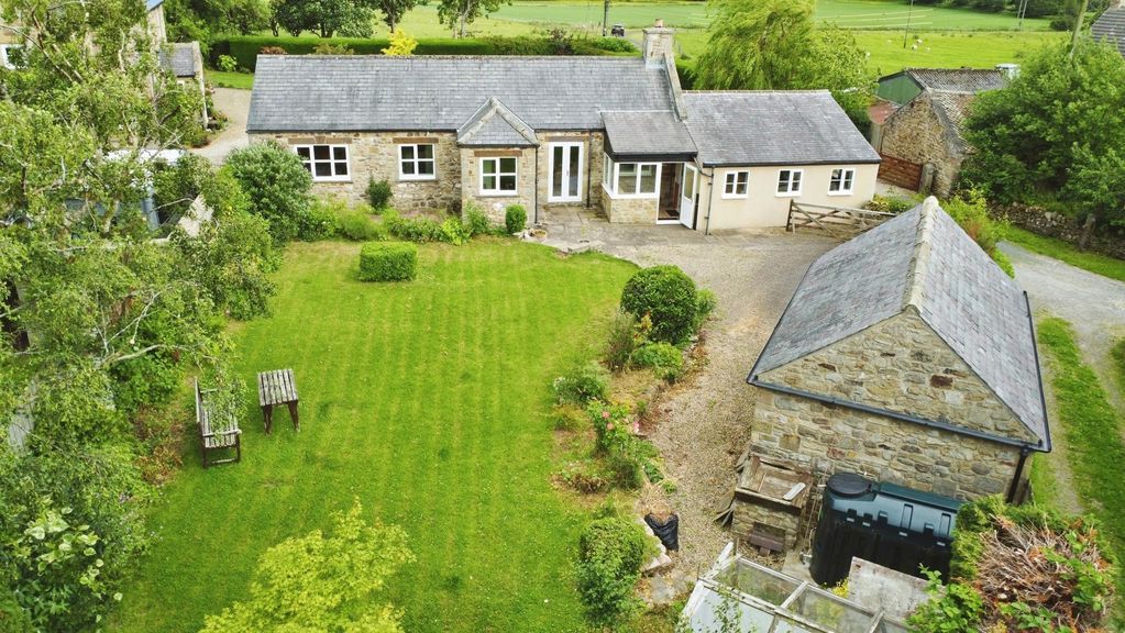 Property photo 1 of 11 Photo 7