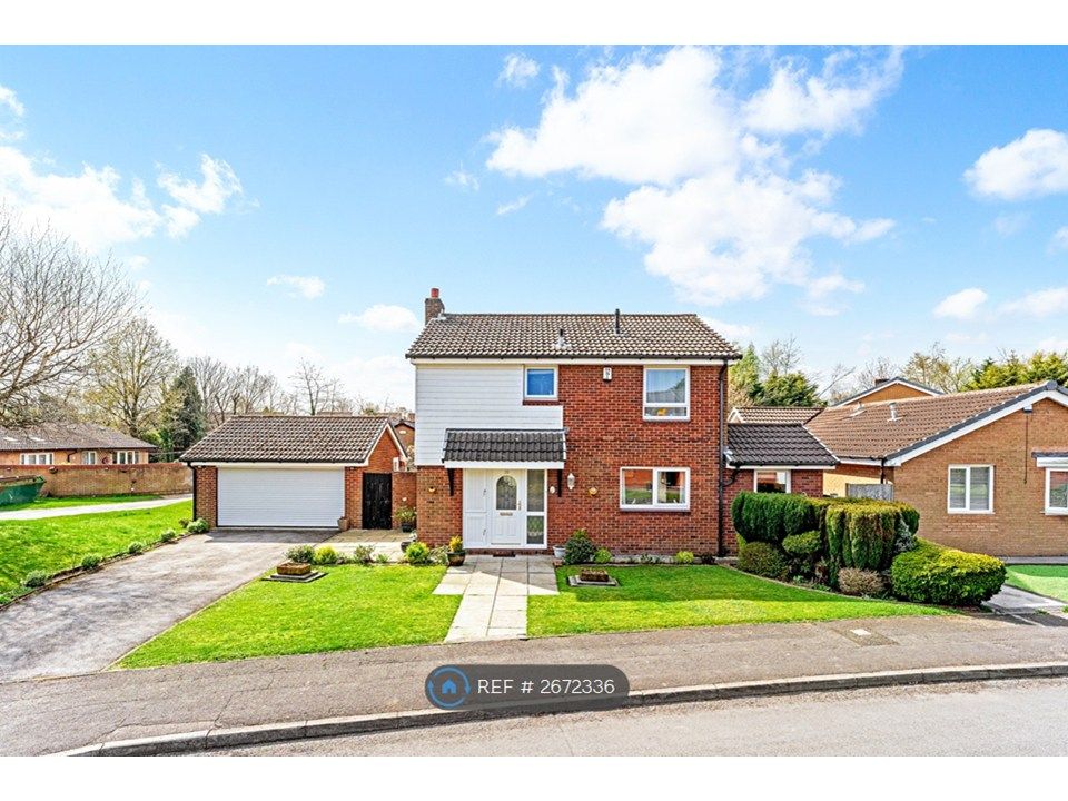 Property photo 2 of 24 Front Of House &amp; Detached Garage