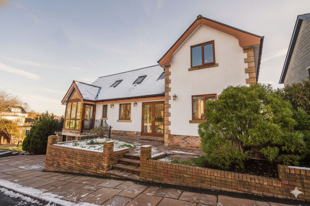 Property photo 1 of 44