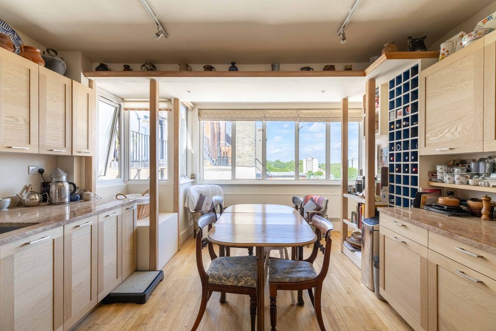 Property photo 3 of 18 Picture 3