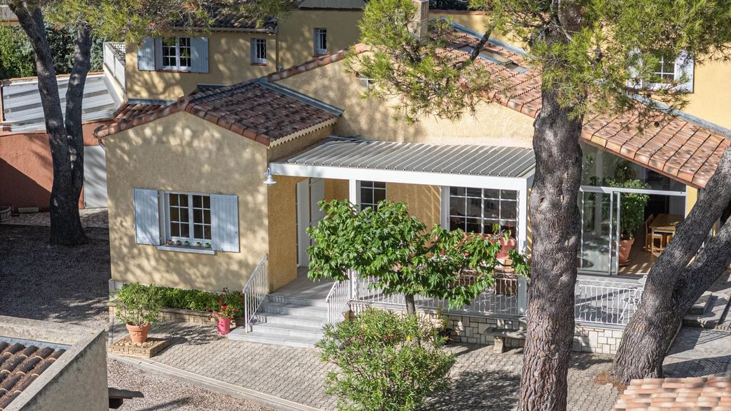 Property photo 1 of 28