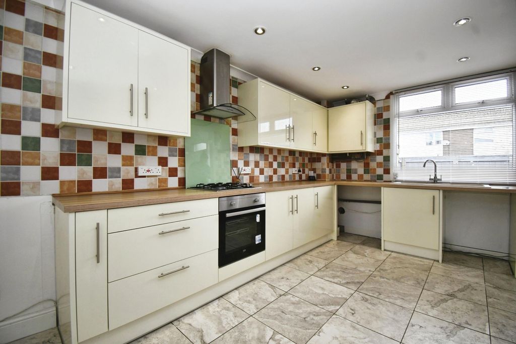 Property photo 2 of 22