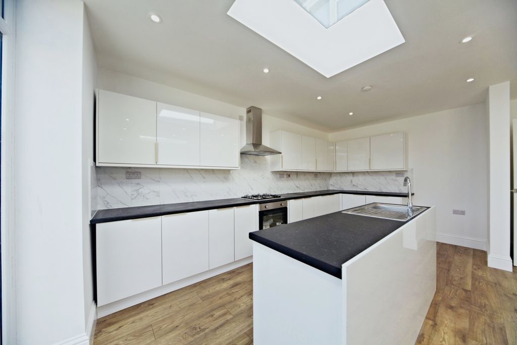 Property photo 3 of 17 Photo