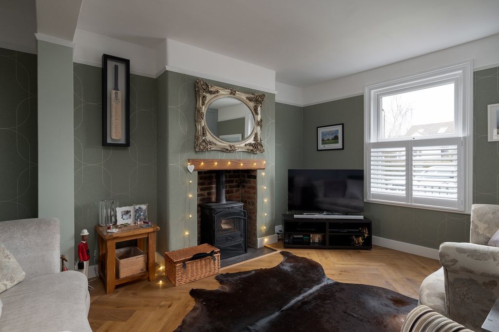 Property photo 3 of 32 Sitting Room