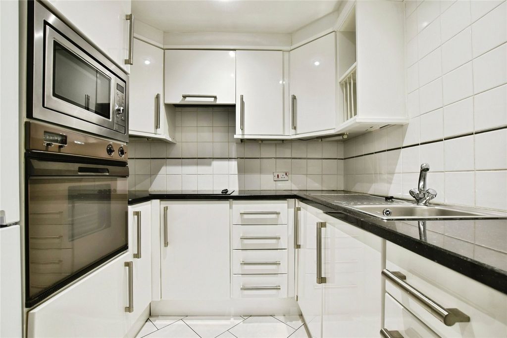 Property photo 3 of 14 Kitchen