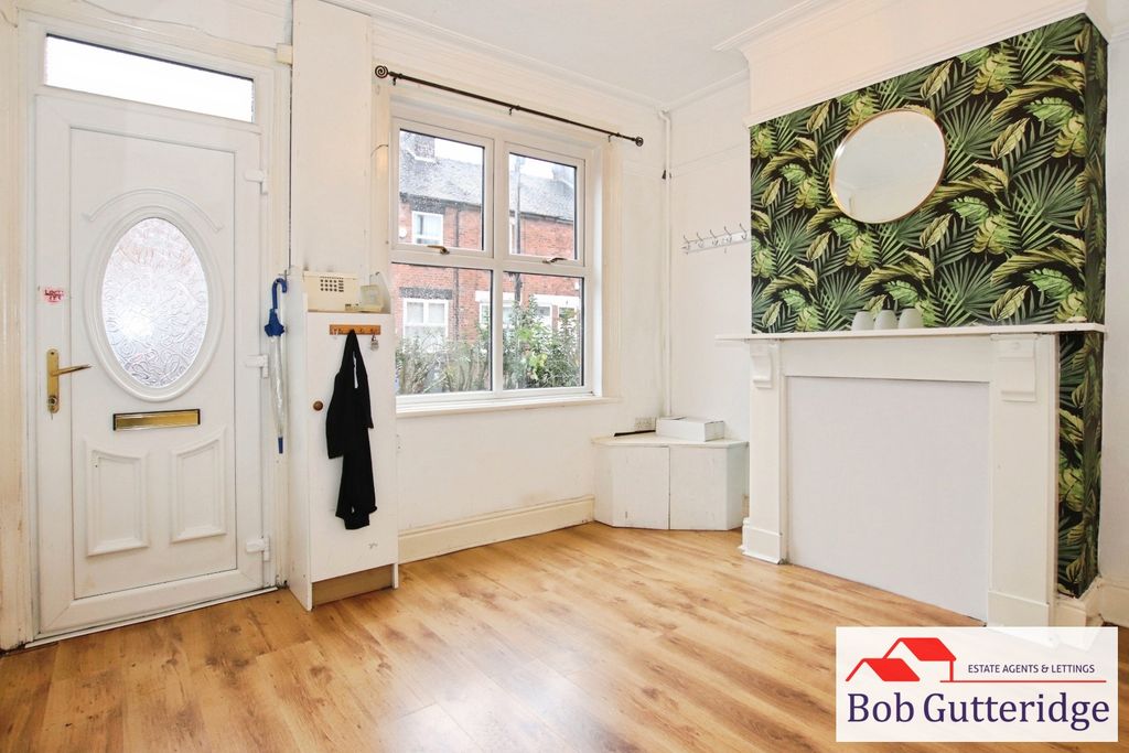 Property photo 2 of 18 Sitting Room