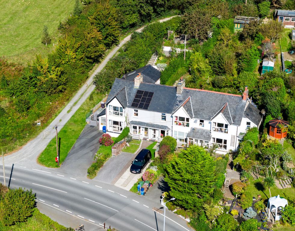 Property photo 1 of 32