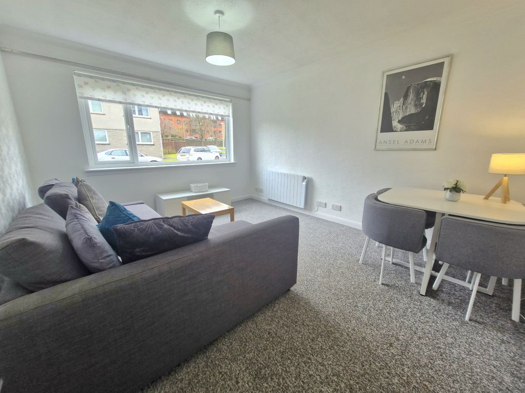 Property photo 3 of 9 Lounge